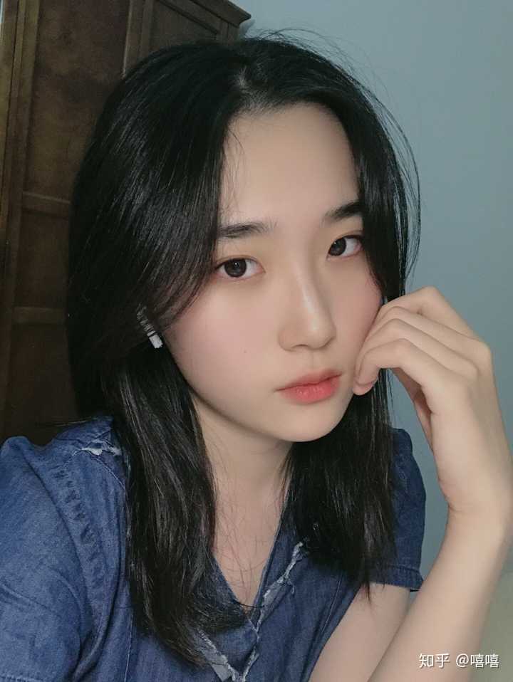 怎么看待发相机自拍原图的女生?