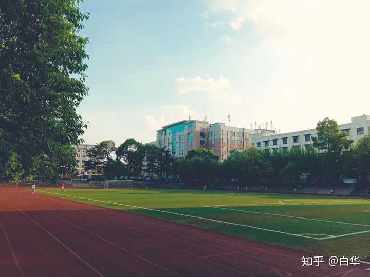 成都医学院的教学设施怎么样?