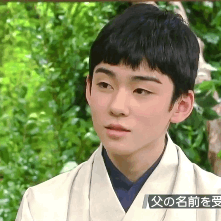 看到这个问题马上就让我想起了他,长得很好看很成熟的小弟弟