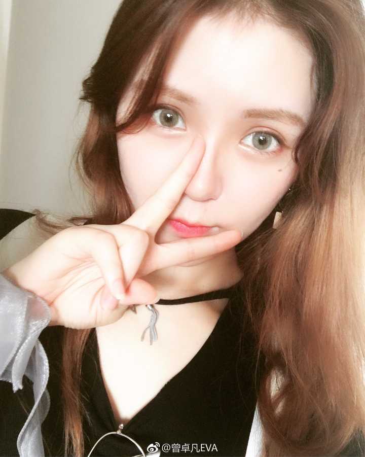 长得很混血或化妆很混血是种怎样的体验?