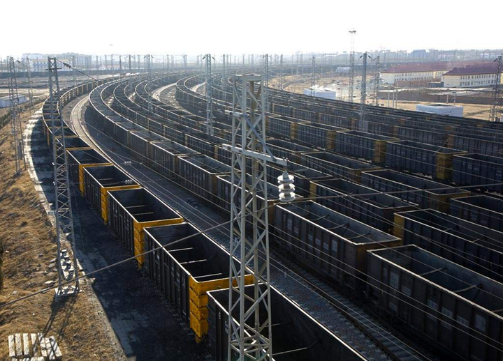 为什么要建大秦铁路运煤而不是直接在当地发电再通过输电线传输回来?