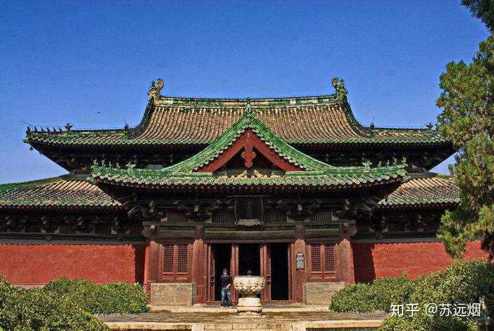 而西方,狭长的空间主要用在宗教建筑上