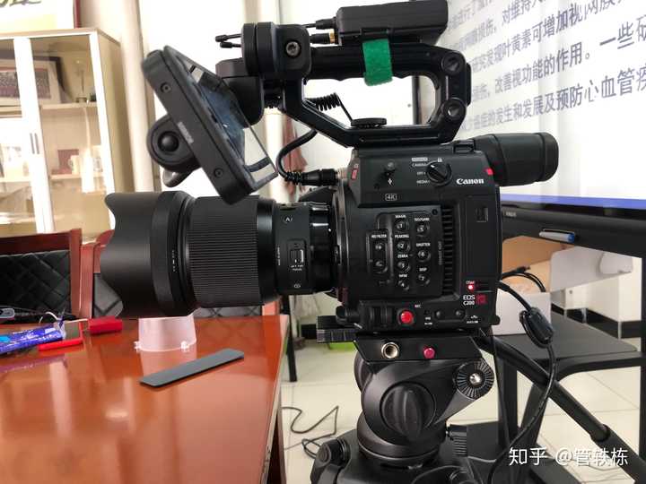 入一台微电影摄影机,到底是fs7还是松下eva1,好纠结,求意见呢,或者有