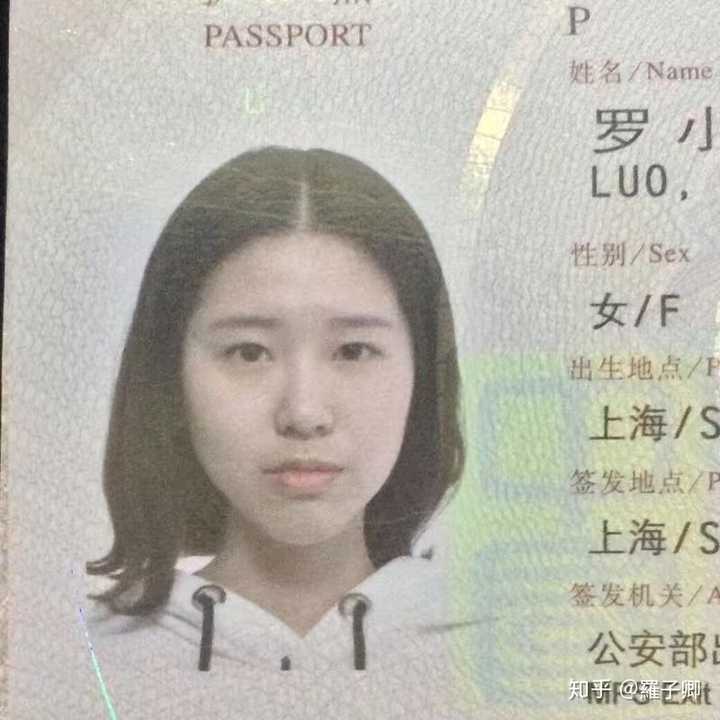 为了拍护照染黑的,大概是秋天拍的