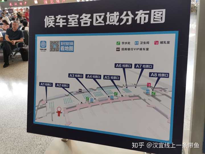 先放一下武汉站检票口平面示意图. 2.走步行通道上楼.
