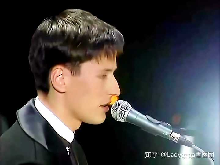 很喜欢他的《奉献》,超好听https://www.bilibili.