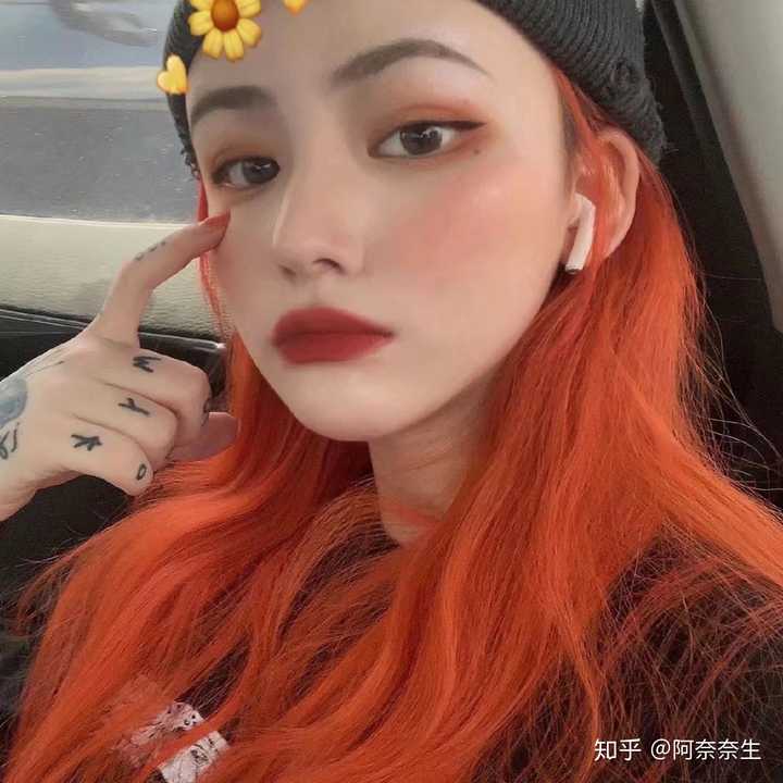 有没有好看的红发女生头像(真人)?