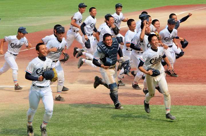 热爱棒球的日本高中生