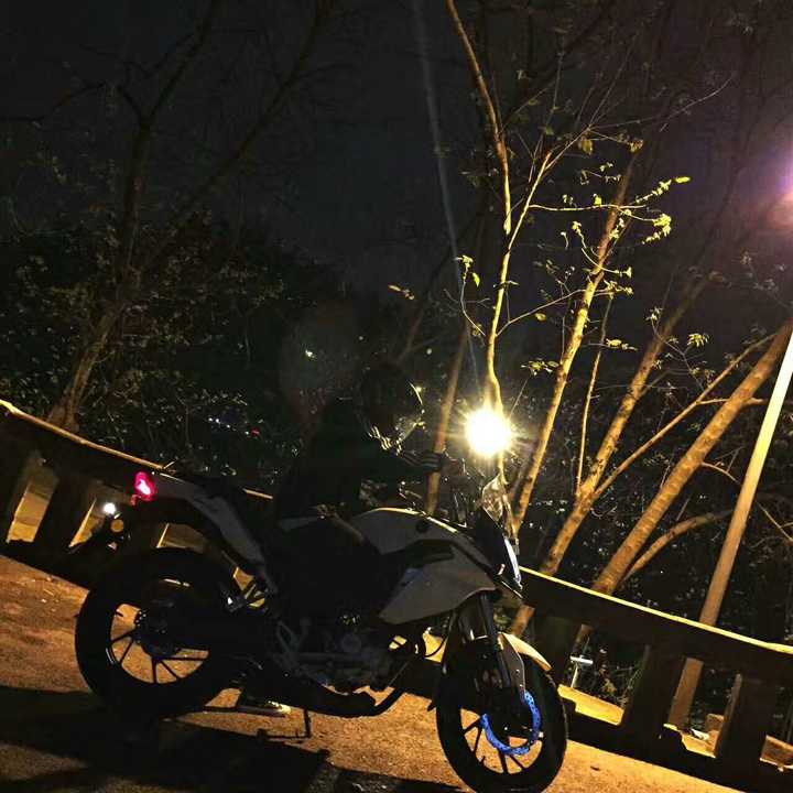 女生会骑摩托车是怎样的体验?
