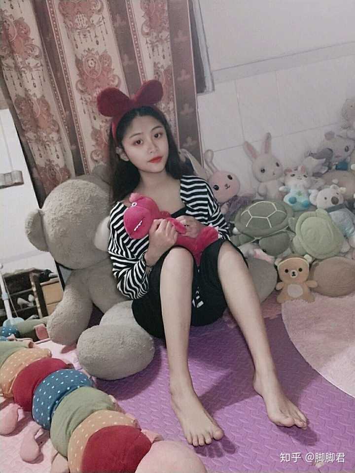 脚丫好看的女生怎么看待足控的男生?怎么看别人对自己