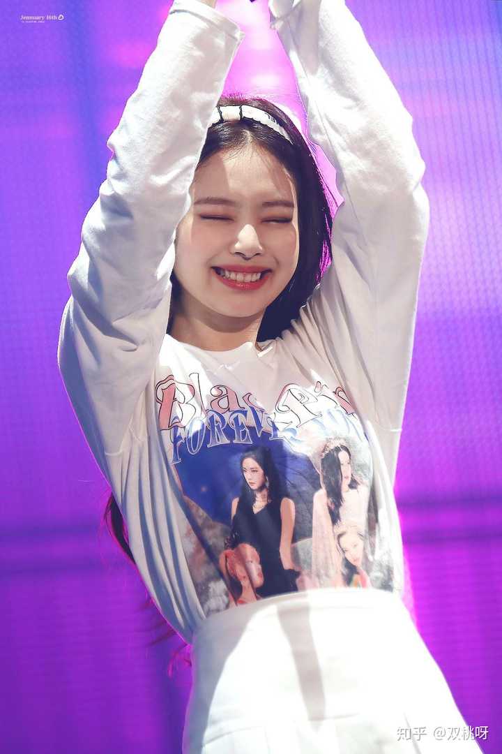 jennie在团内虽然和秀秀好一点但是绝对不会霸凌,在演唱会上也公开为