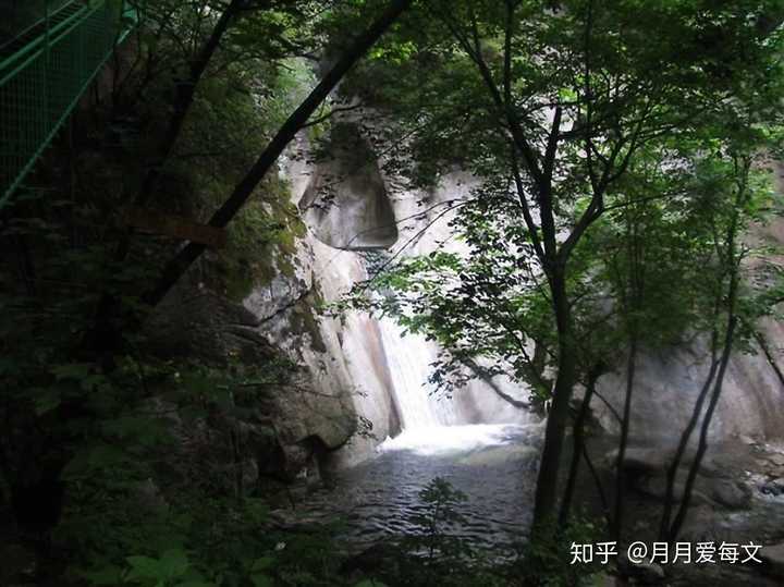 有哪些描写山林景色很美,禅意生活和质朴乡林生活的散文?