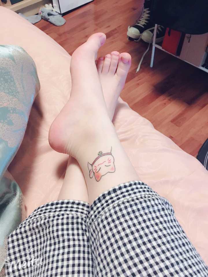 女孩子有一双很好看的脚是一种什么样的体验?