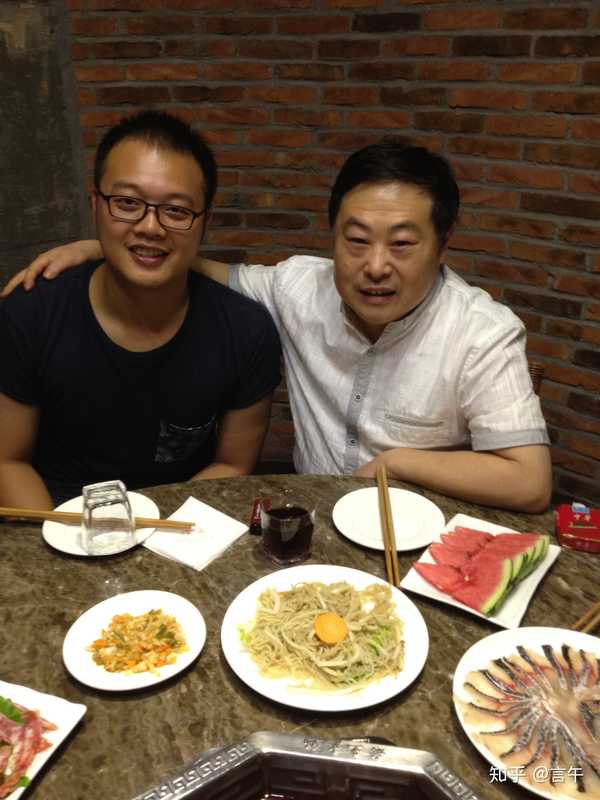 言午 的想法: 最近老乡鸡火了,束从轩束总也火了,大家