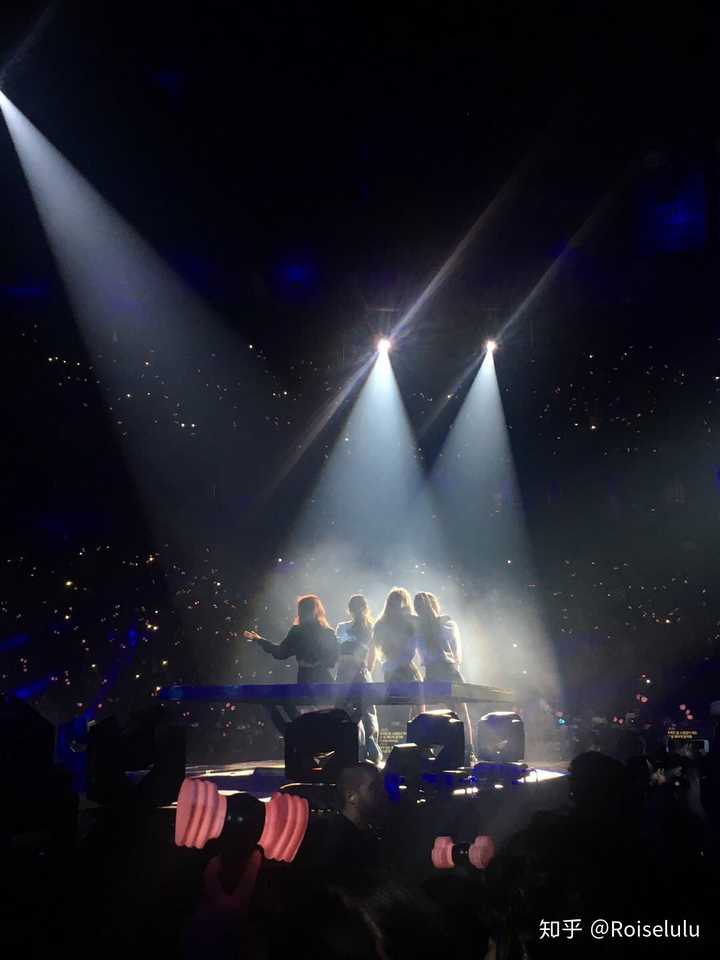blackpink背影四人,blackpink背影海边 求blackpink四人绝美壁纸(无水印)?