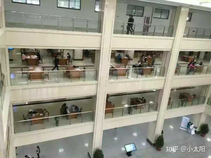 南阳理工学院的图书馆或教室环境如何?是否适合上自习