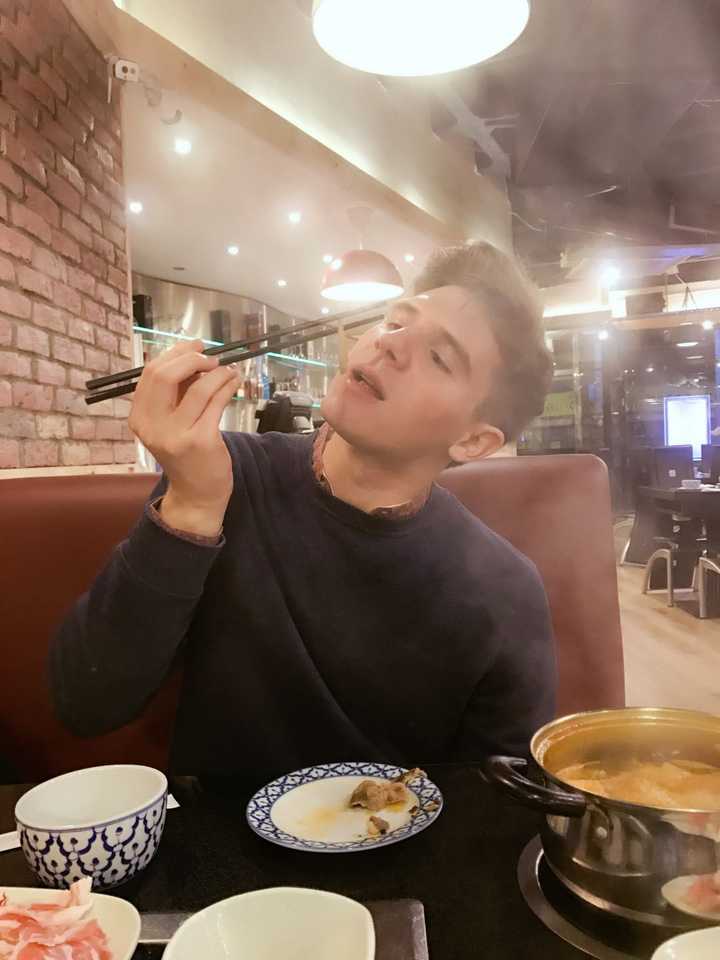 有一个帅气的外国男朋友是种怎样的体验?