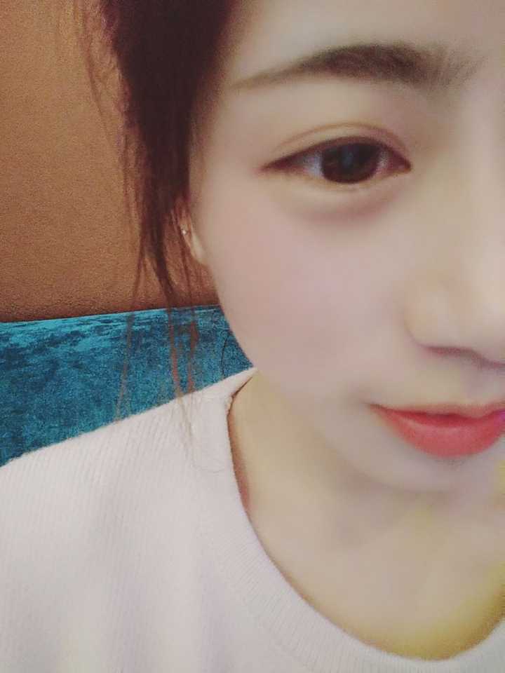 有没有那种左半脸很好看右半脸也很好看但是正面照就是很丑的人?