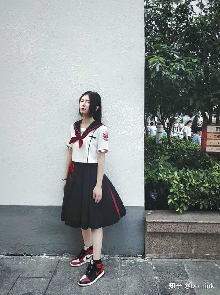 请问jk制服 水手服可以配匡威么?