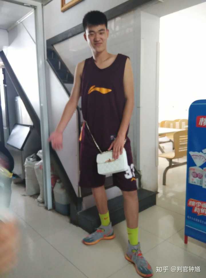 1米92 160斤 16岁