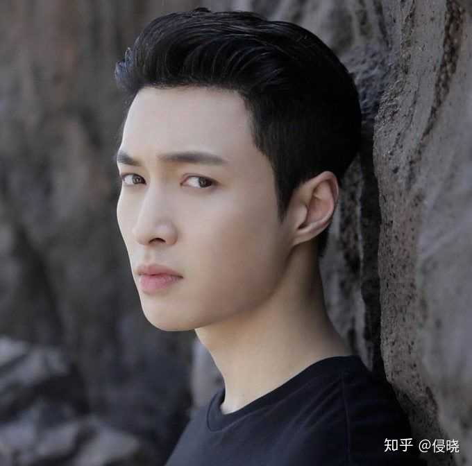 张艺兴这个鼻孔为什么这么奇怪
