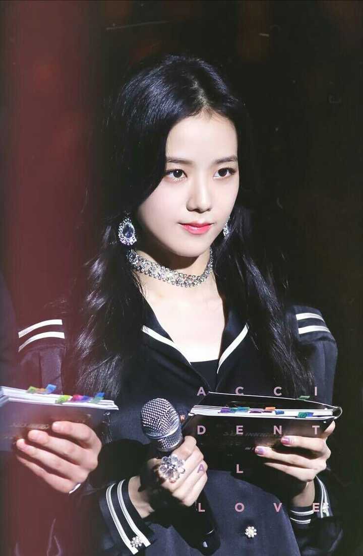 如何评论blackpink jisoo长相?