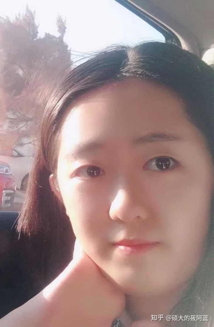 有没有那种单眼皮小眼睛塌鼻梁厚嘴唇但还挺好看的女生?