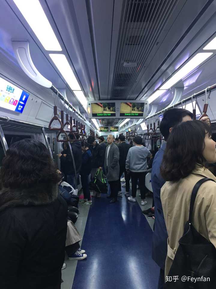 为什么首尔地铁比上海地铁宽那么多?