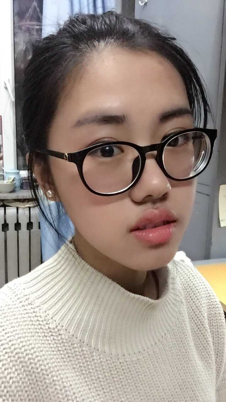 拍照离不了滤镜,不敢说自己长得好看但是五官端正吧