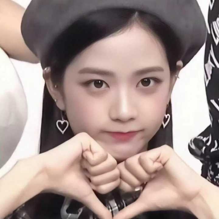 能分享一些可可爱爱的blackpink全员的头像吗?