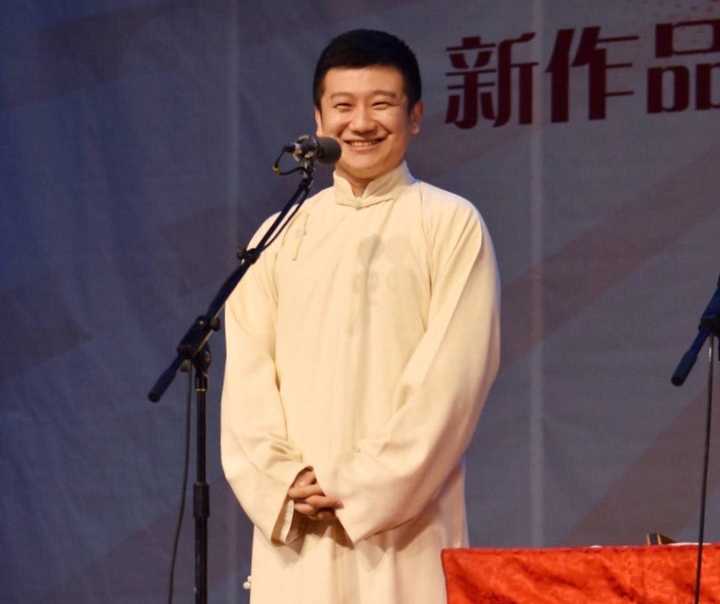 李寅飞,大逗相声掌门人,中国相声界学历最高者.