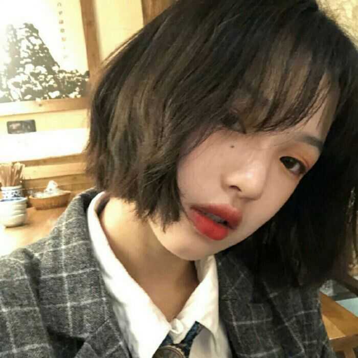 有没有那种看上去积极阳光的女生头像 风景类的 谢谢?