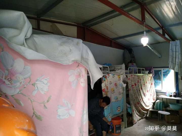 长期住在工地是一种怎样的体验?