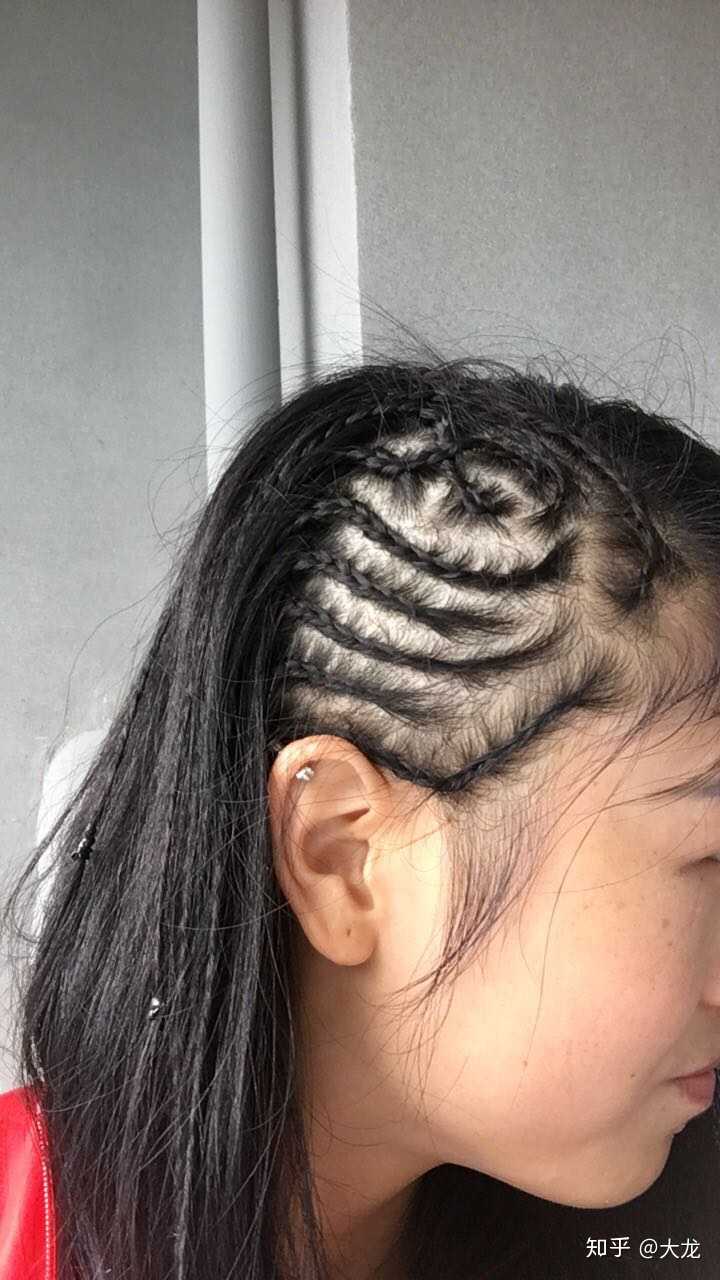 找非洲小姐姐编脏辫!