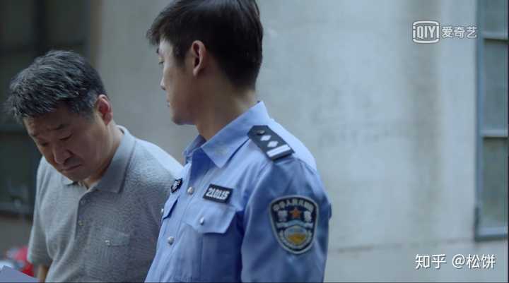 因为,在水产厂事件之后,当警察知道严良留在老陈家的钱时,老陈一手捂