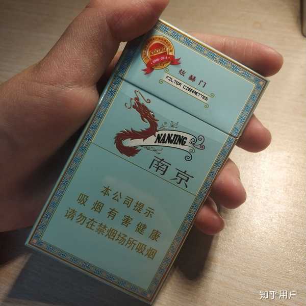 新手 因为我喜欢的那个人抽炫赫门 我也尝试了一下  烟嘴甜甜的觉得