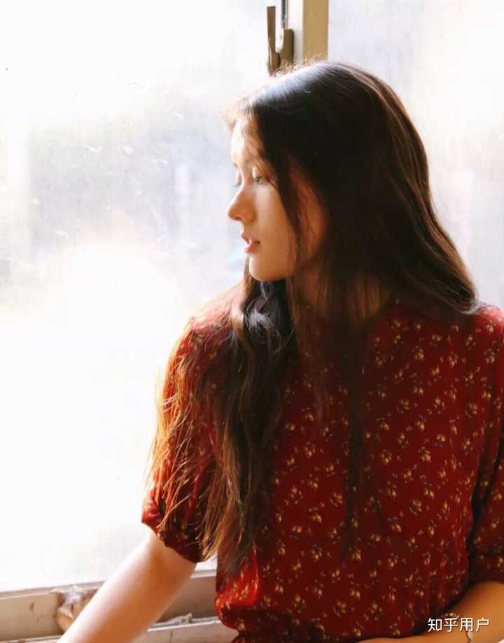 有哪些侧脸比较好看的女生?