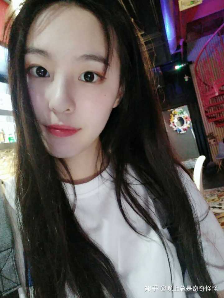 也没很短 但是对我来说已经是短发了 去剪发的时候理发师还以为我失恋