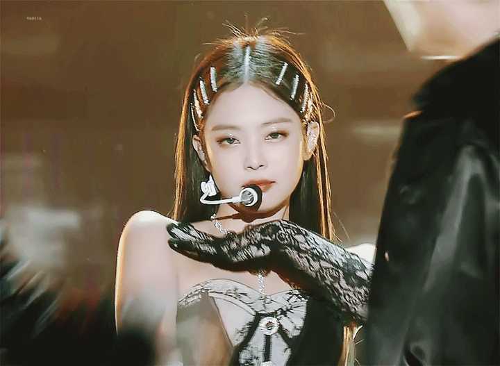 家人们 大家真心觉得blackpink里面jennie颜值怎么样