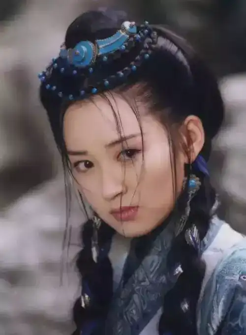 笑傲江湖 电视剧 2001,笑傲江湖 许晴 2001年李亚鹏,许晴版《笑傲江湖》的片尾曲《笑傲江湖》