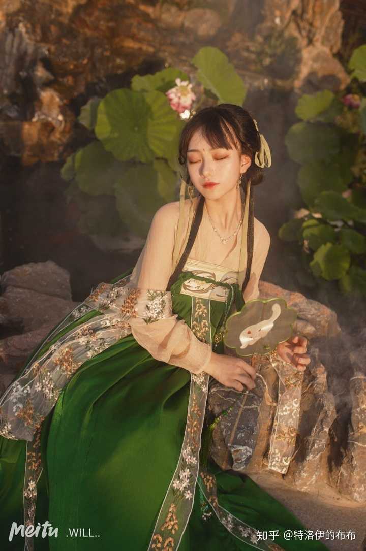 姐妹们有没有绿色汉服美图(店铺)啊?