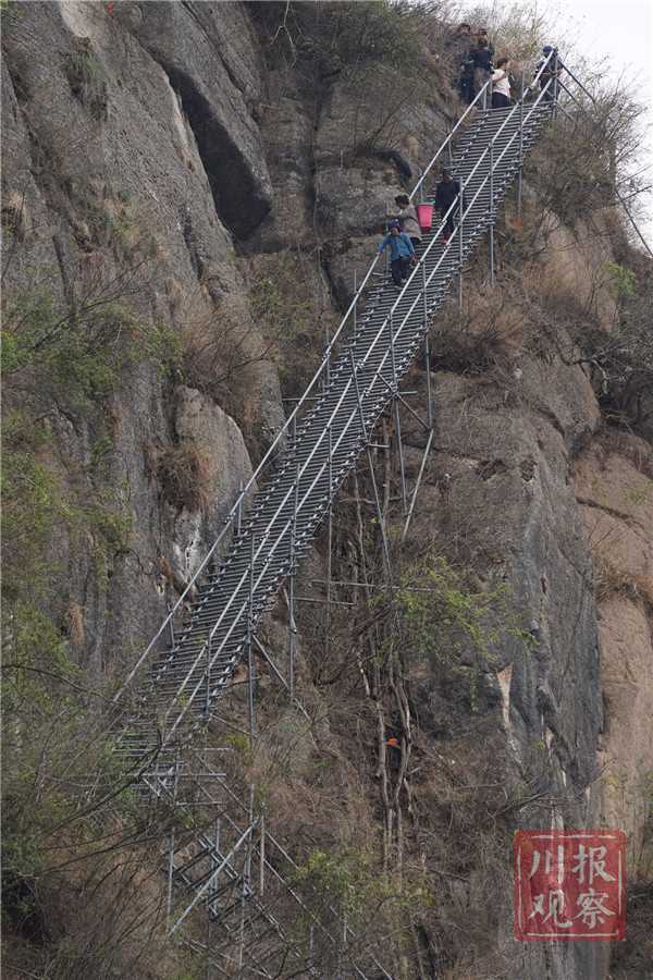 如何看待大凉山悬崖村开始搬家,这几年悬崖村发生了哪些变化?