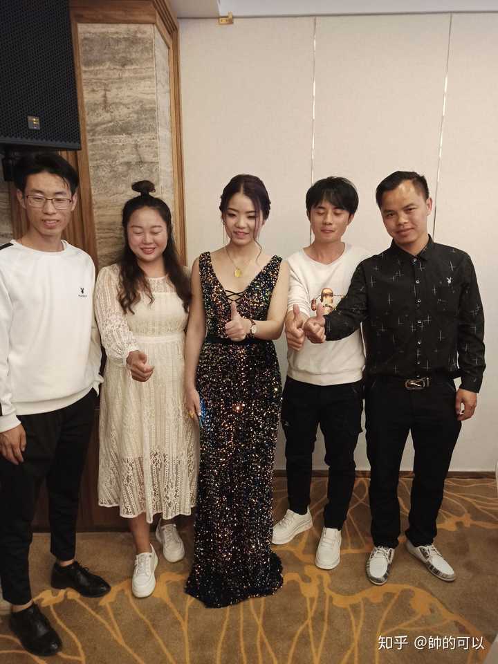 有没有好看的三女一男合照(好闺蜜关系那种)?