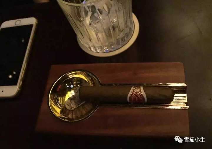 正确的抽雪茄方式是怎样的?