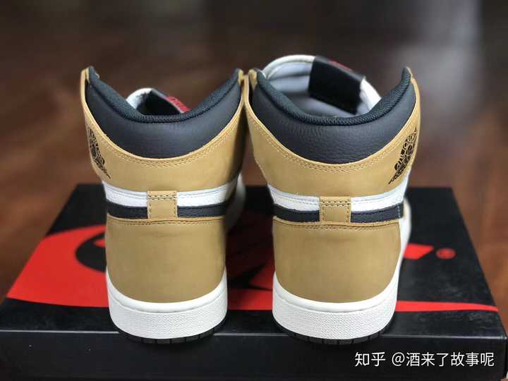 刚入的aj1新秀 鞋后跟这是正常现象吗?