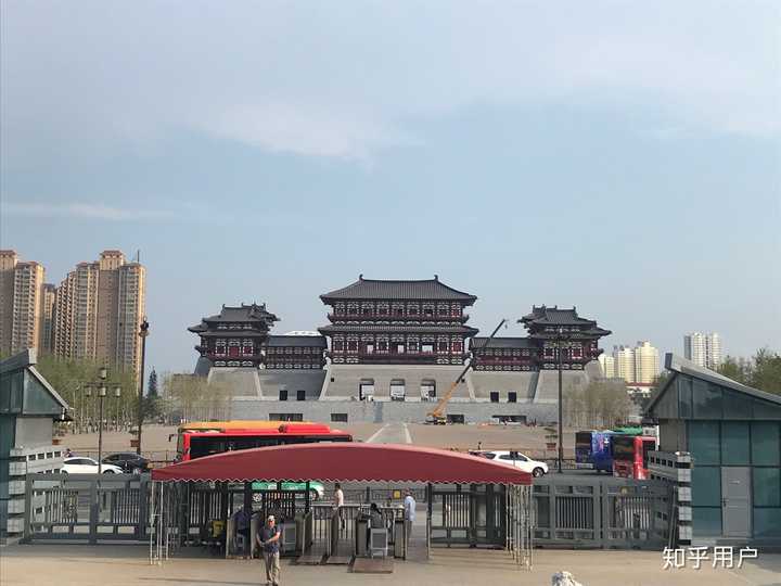 下面是明堂门口的隋唐洛阳城图,有显示应天门的位置.