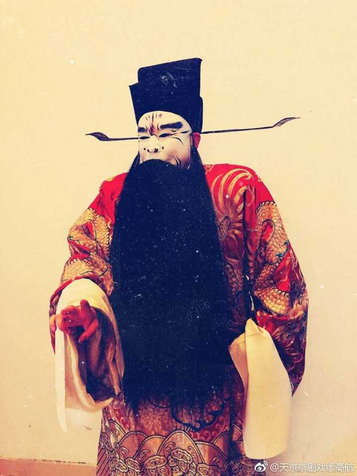 " 比如: 红色关公; 黑色包公; 粉色《赵氏孤儿》的魏绛; 水白色的曹操