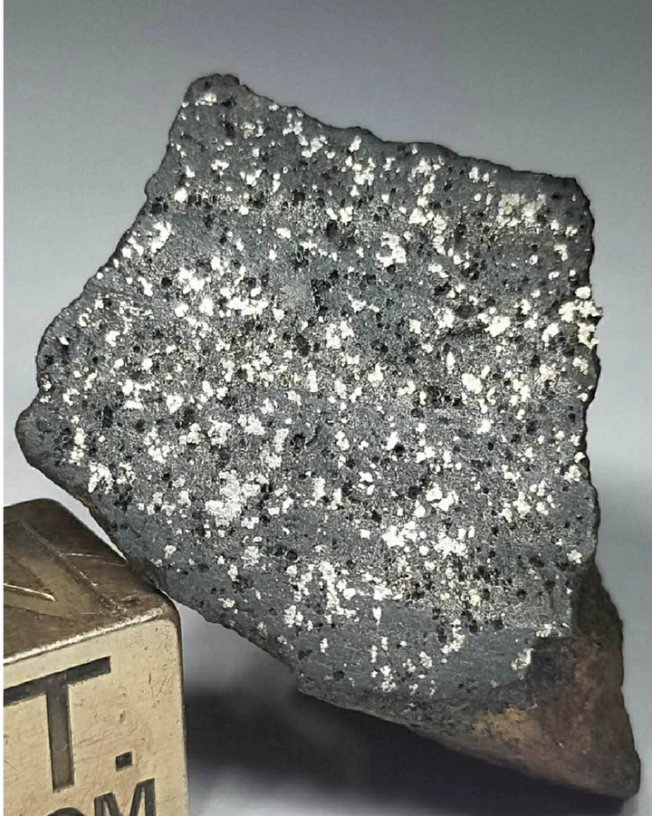 如何分辨铁矿石和陨石?
