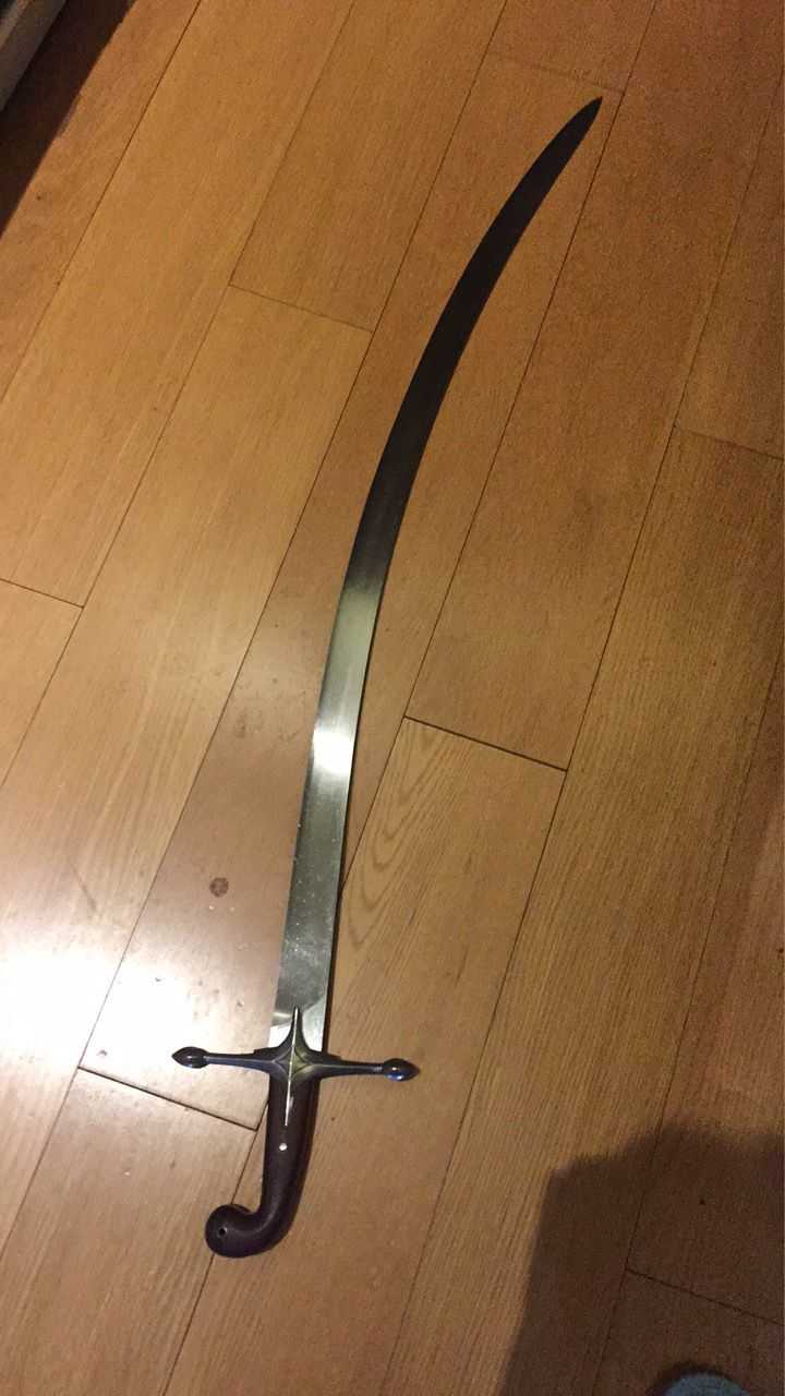 波斯舍施尔弯刀的劈砍性能相比日本刀怎么样?