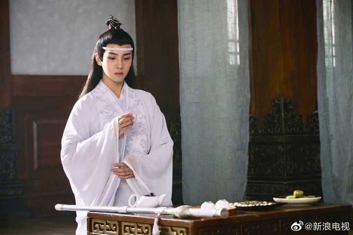 《陈情令》里他的蓝思追角色完成度不错,也是一位温润如玉,彬彬有礼的